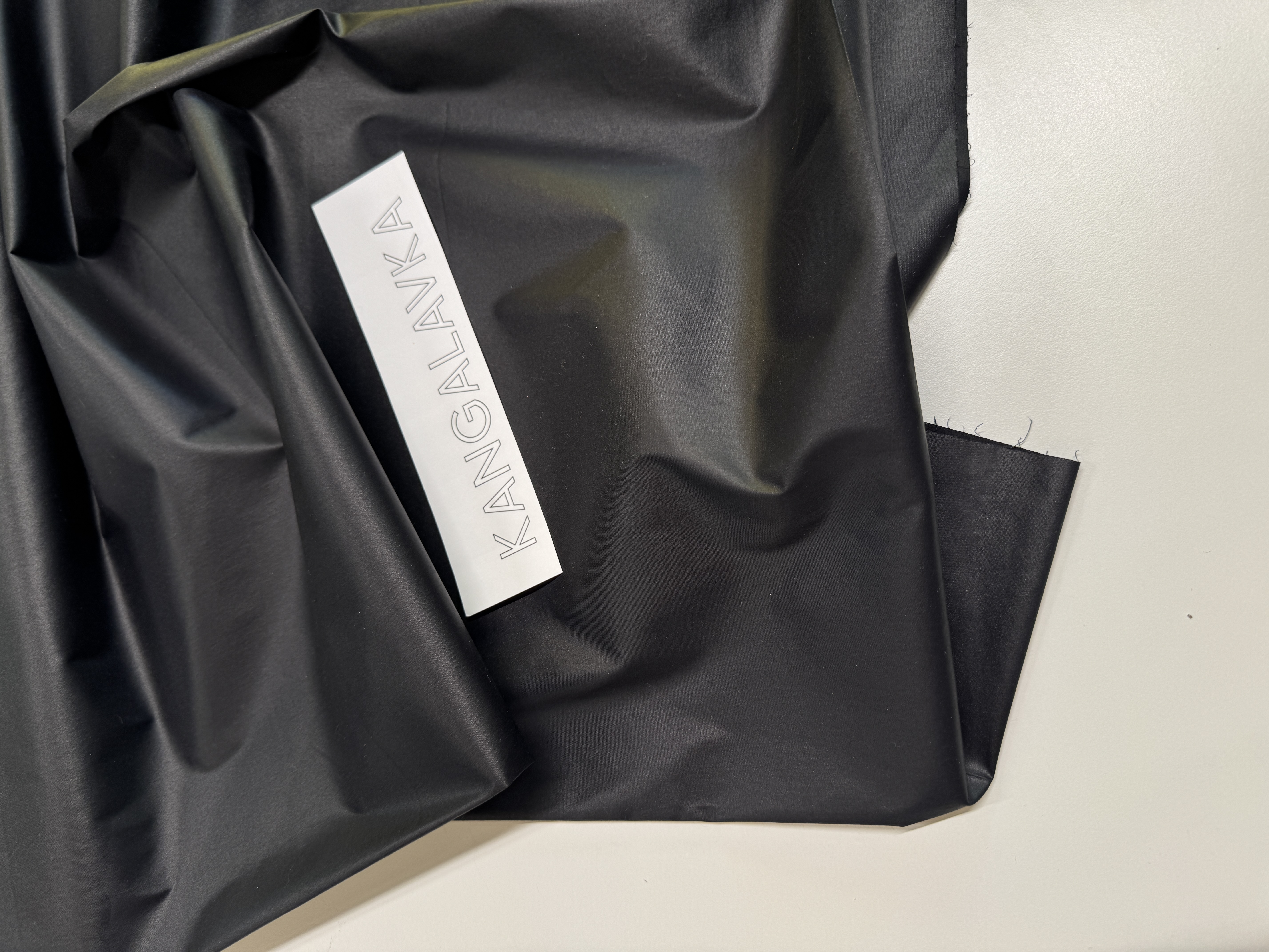 Puuvillane kangas, must