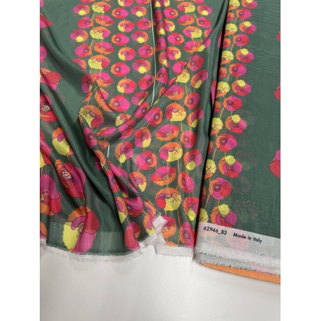 Õhuke siid puuvillaga pojengimustriga