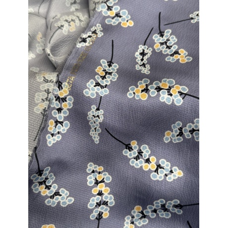 Siid, helesinine, Carnet-stiilis oksakese mustriga