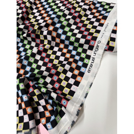 Siid, musta ruuduga lillemustriga