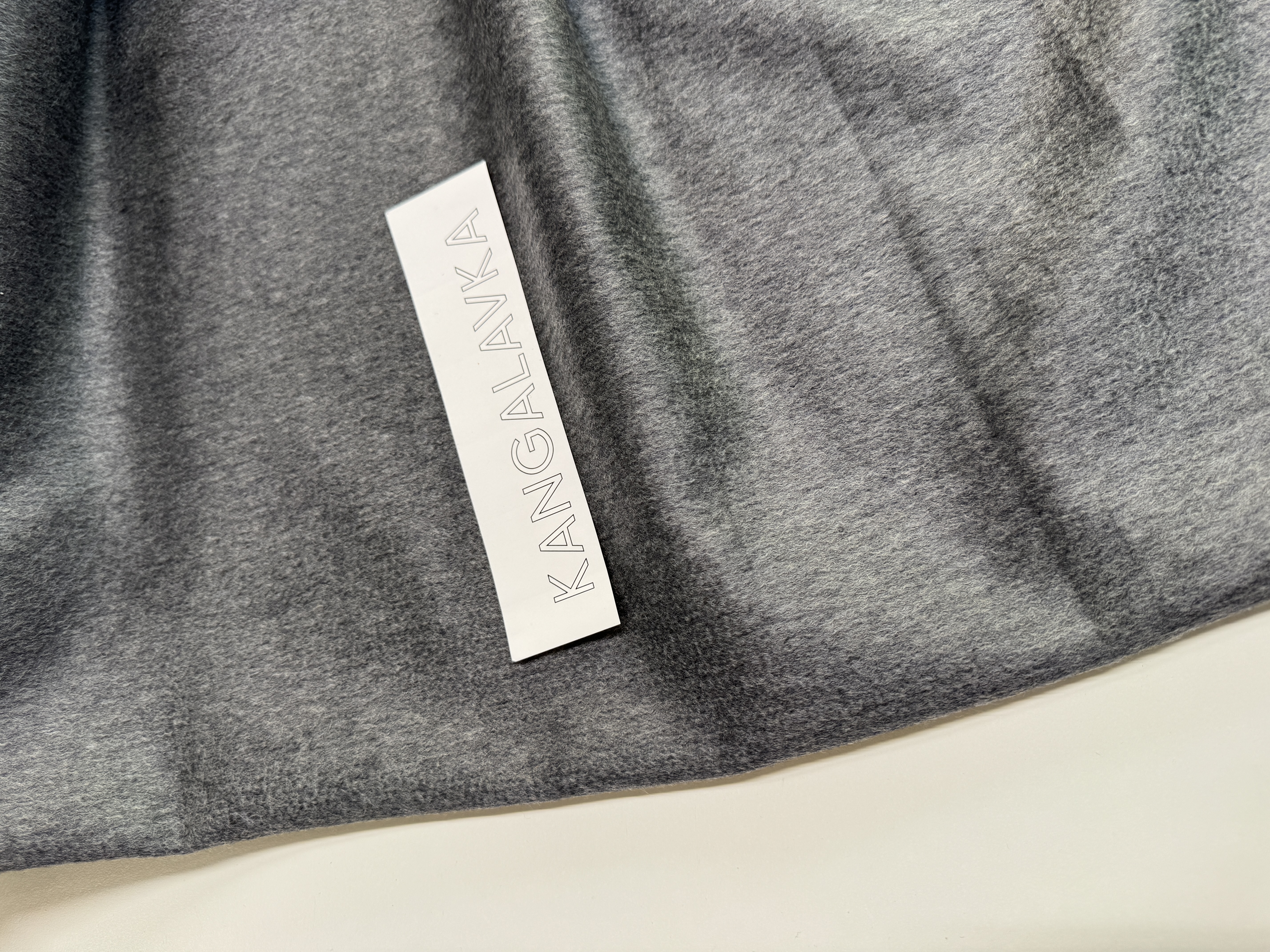 Villane mantliriie, hall